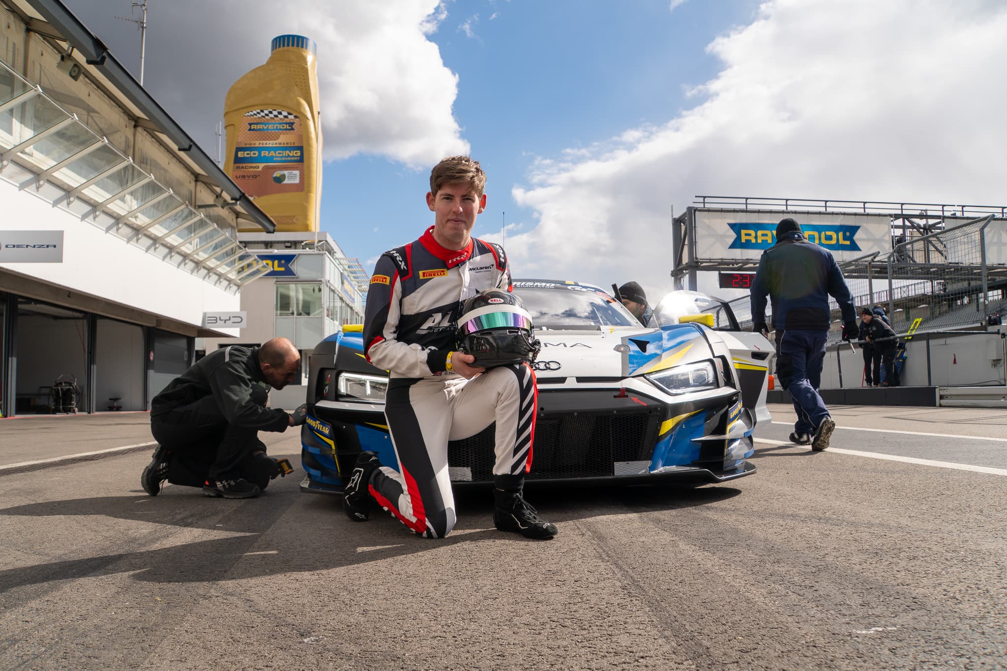 Samuel Harrison's race team preparing the car in the pit lane